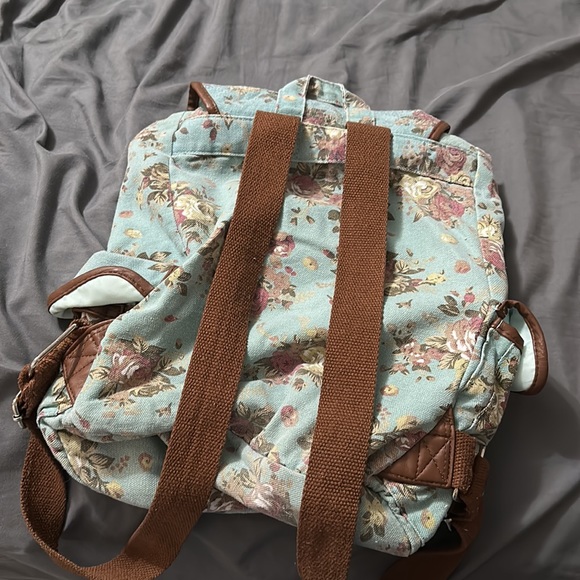 Floral backpack - Picture 2 of 2